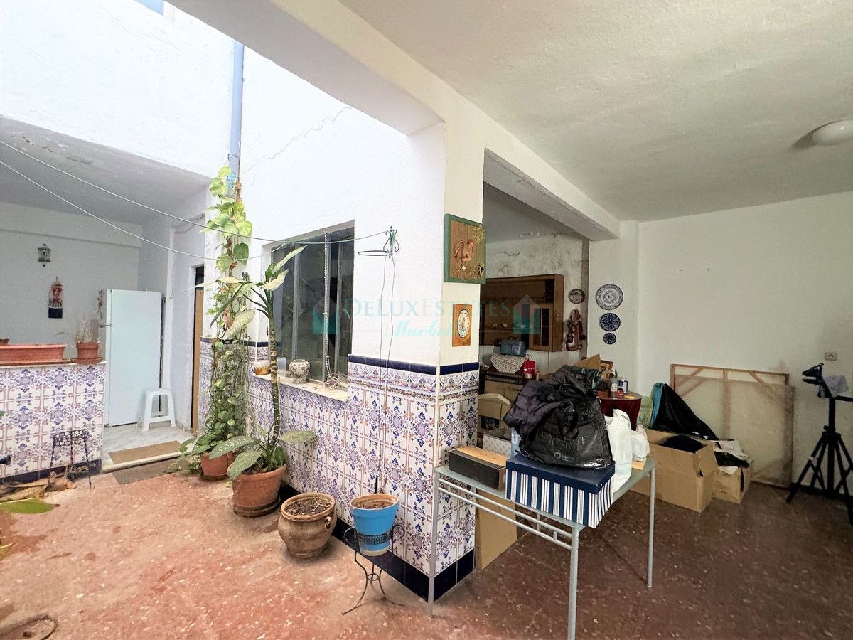 Town House for sale in Estepona