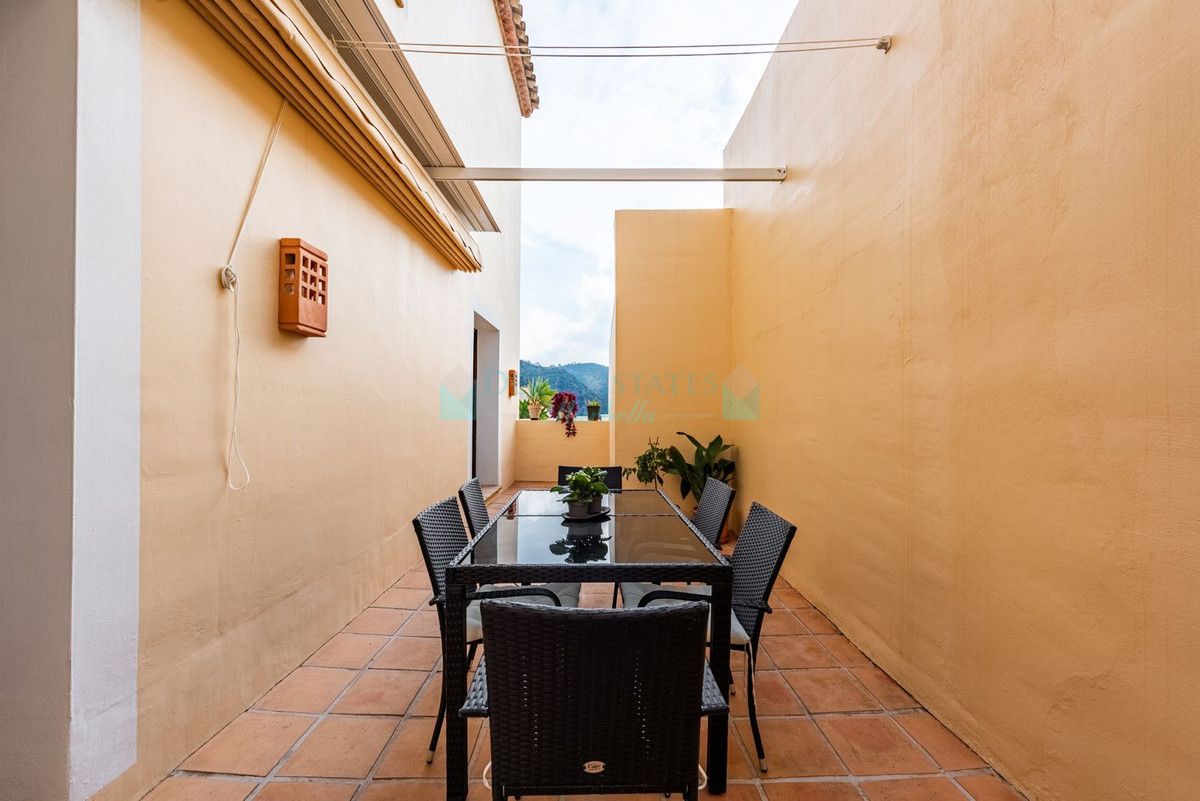 Semi Detached Villa for sale in Benahavis