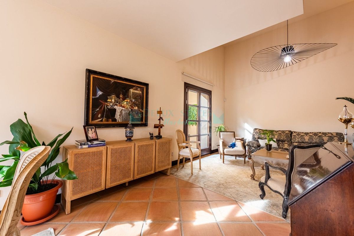 Semi Detached Villa for sale in Benahavis