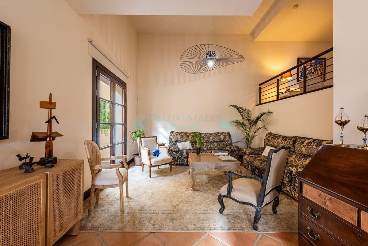 Semi Detached Villa for sale in Benahavis