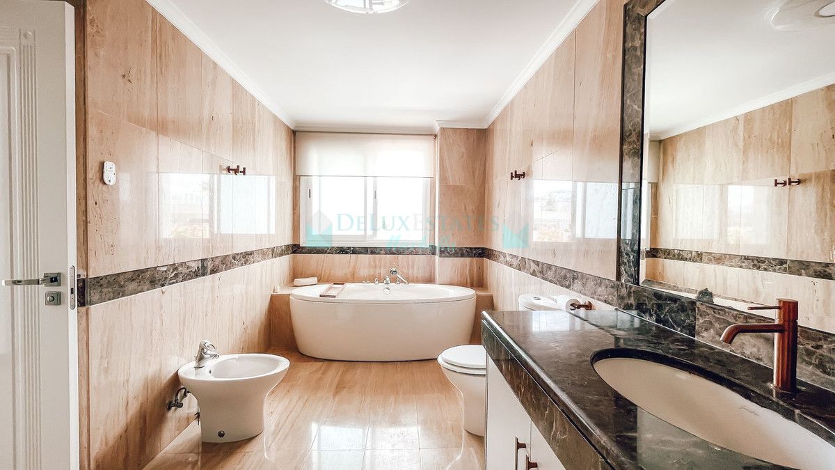 Penthouse for rent in Marbella - Puerto Banus