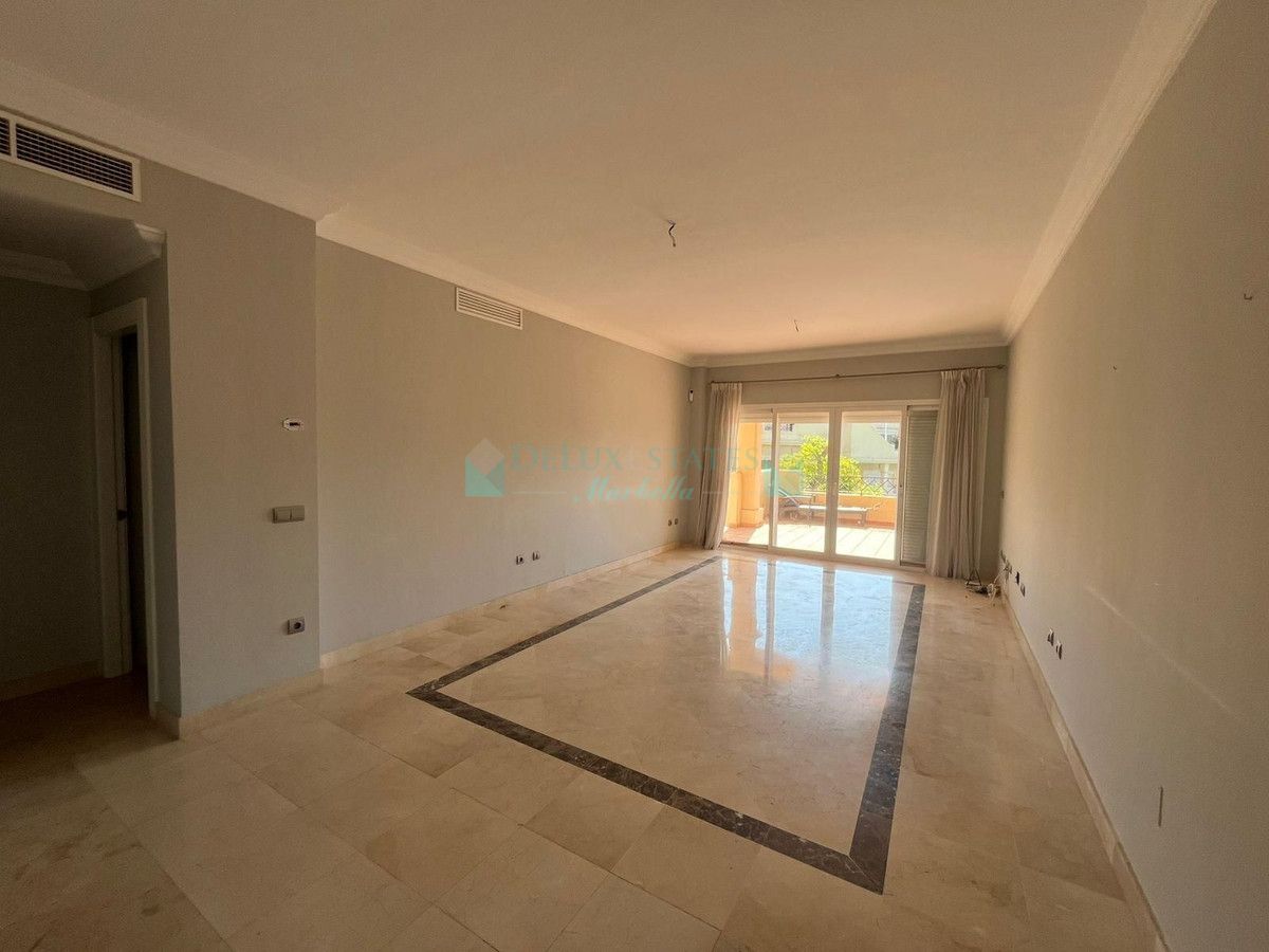 Apartment for sale in Estepona