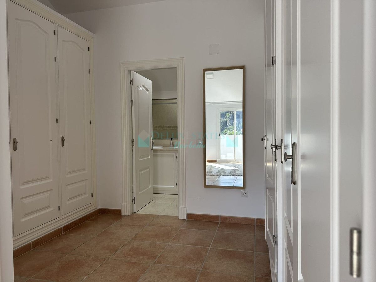 Town House for rent in Benahavis
