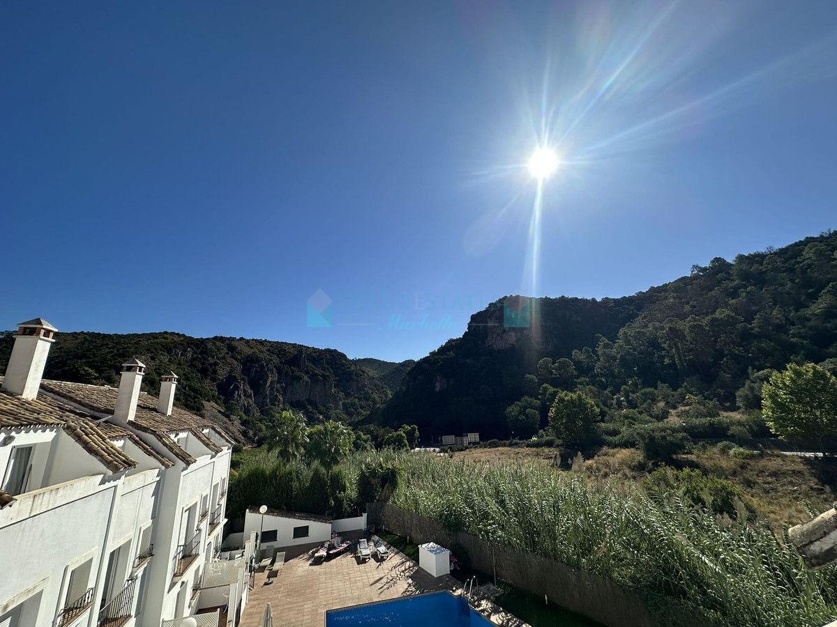 Town House for rent in Benahavis