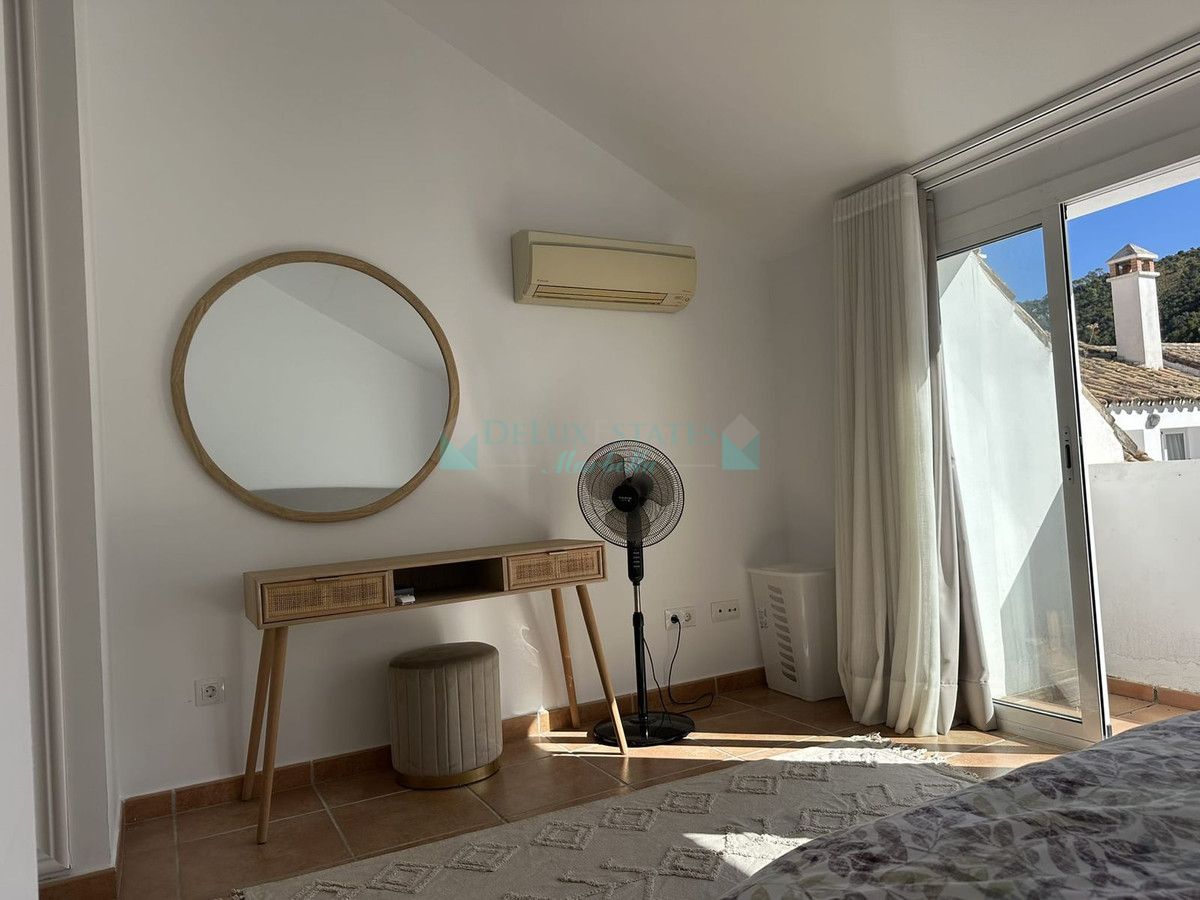 Town House for rent in Benahavis