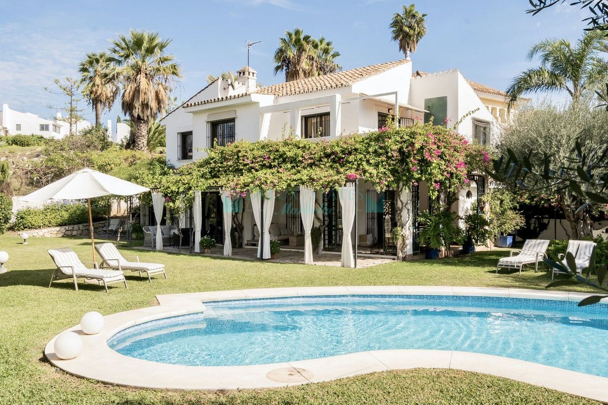 Villa for sale in Nueva Andalucia