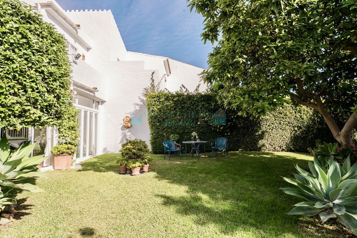 Town House for sale in Nueva Andalucia