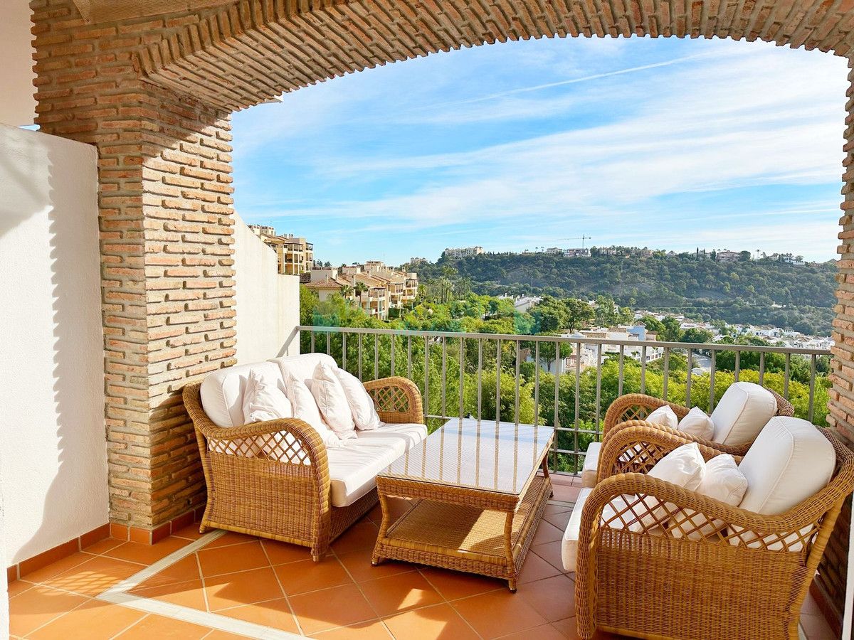 Apartamento en venta en Los Arqueros, Benahavis