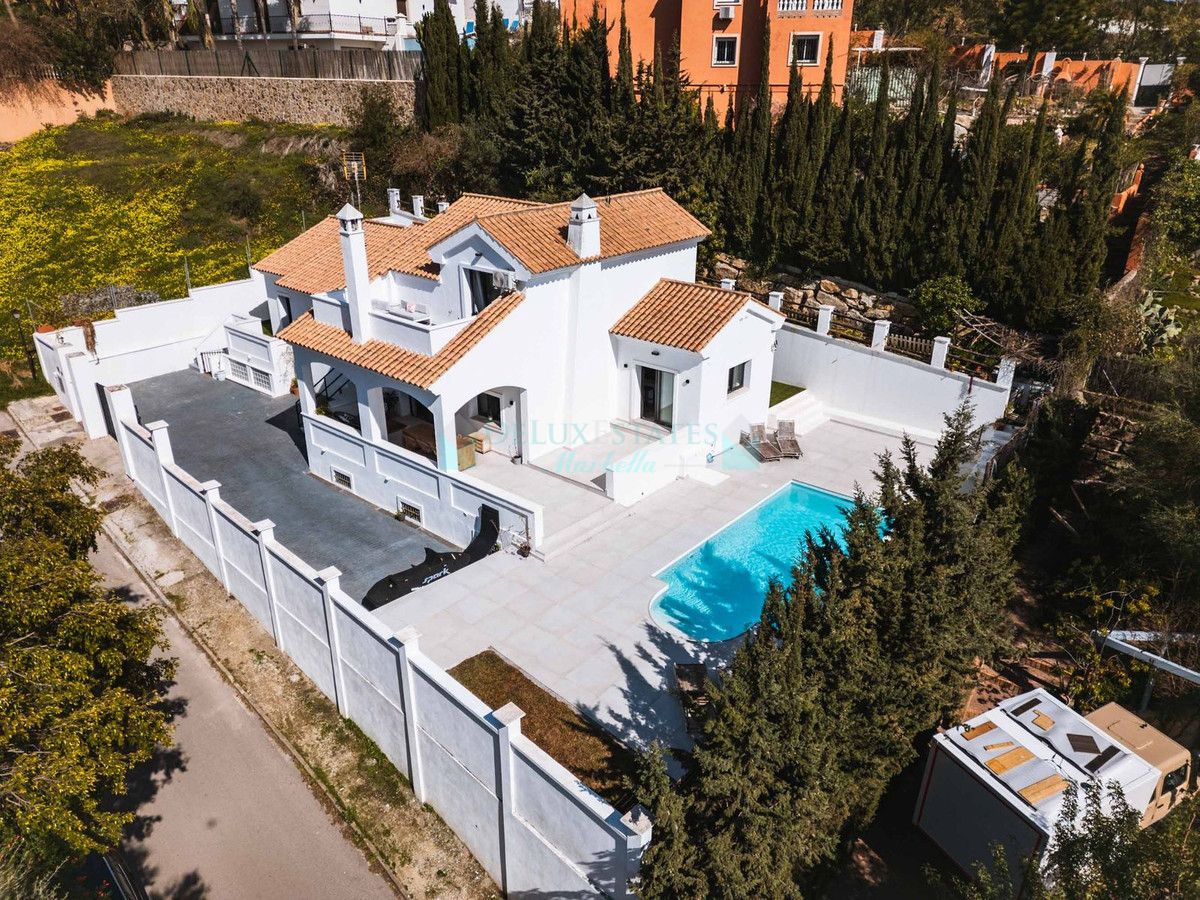 Villa for sale in Estepona