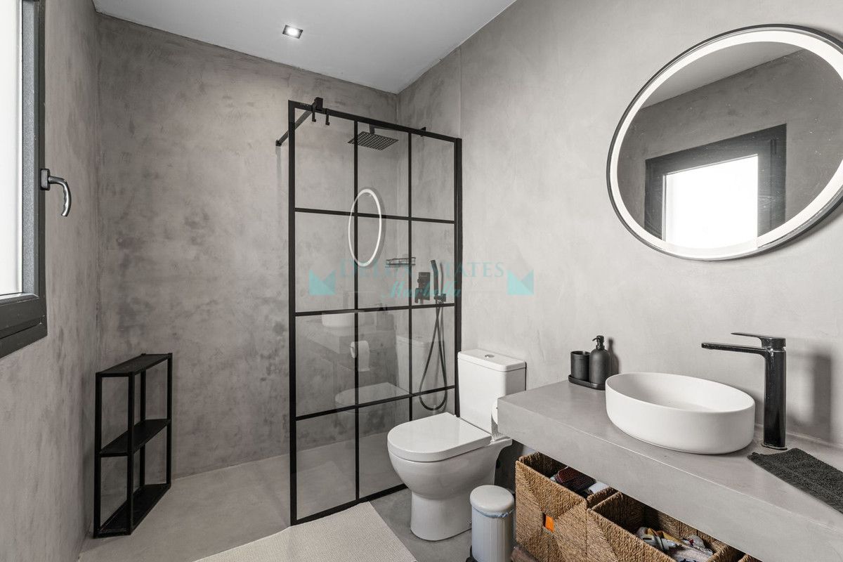 Villa for sale in Estepona