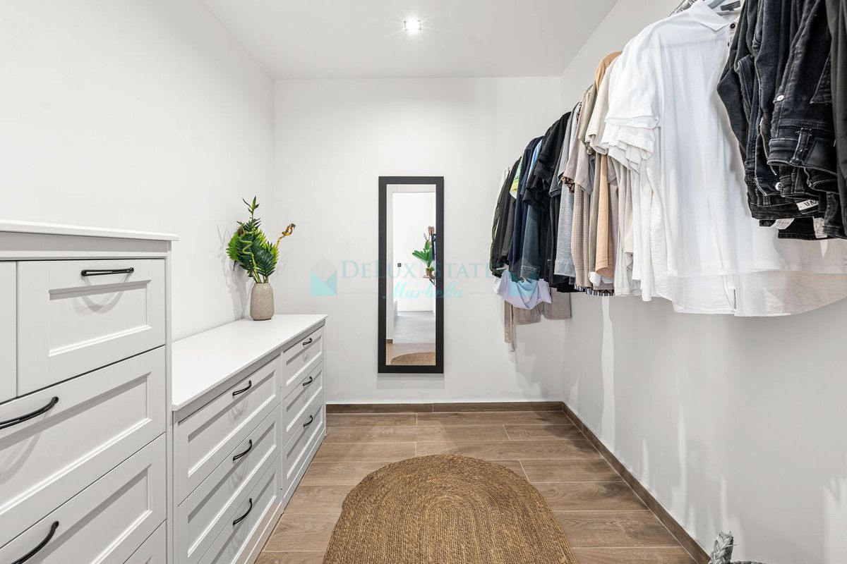 Villa for sale in Estepona