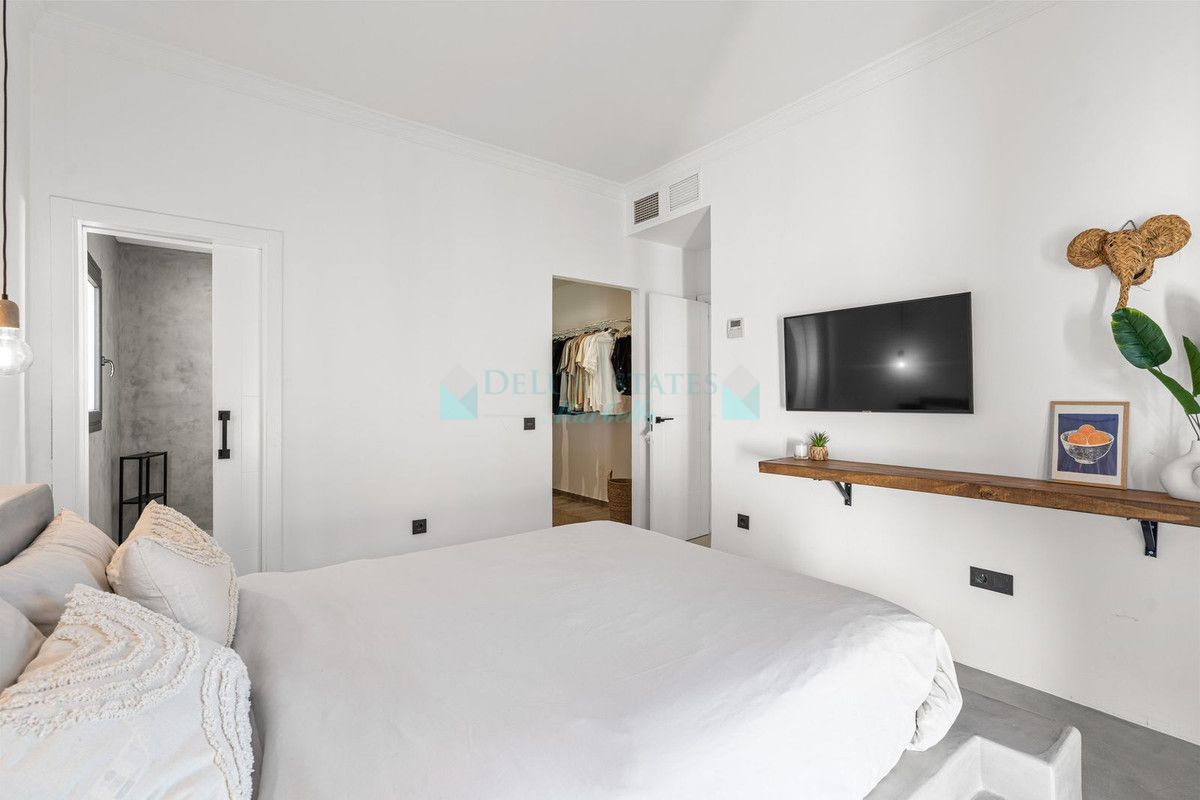 Villa for sale in Estepona