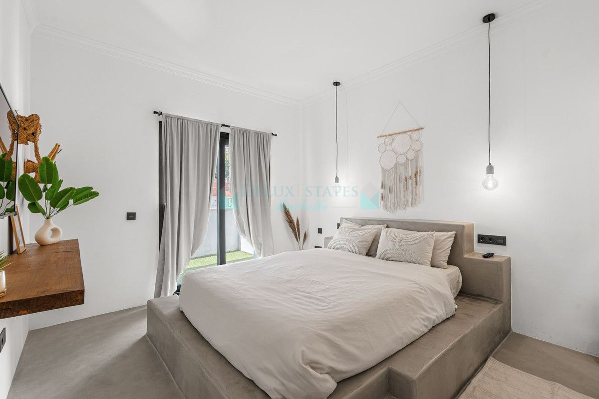 Villa for sale in Estepona