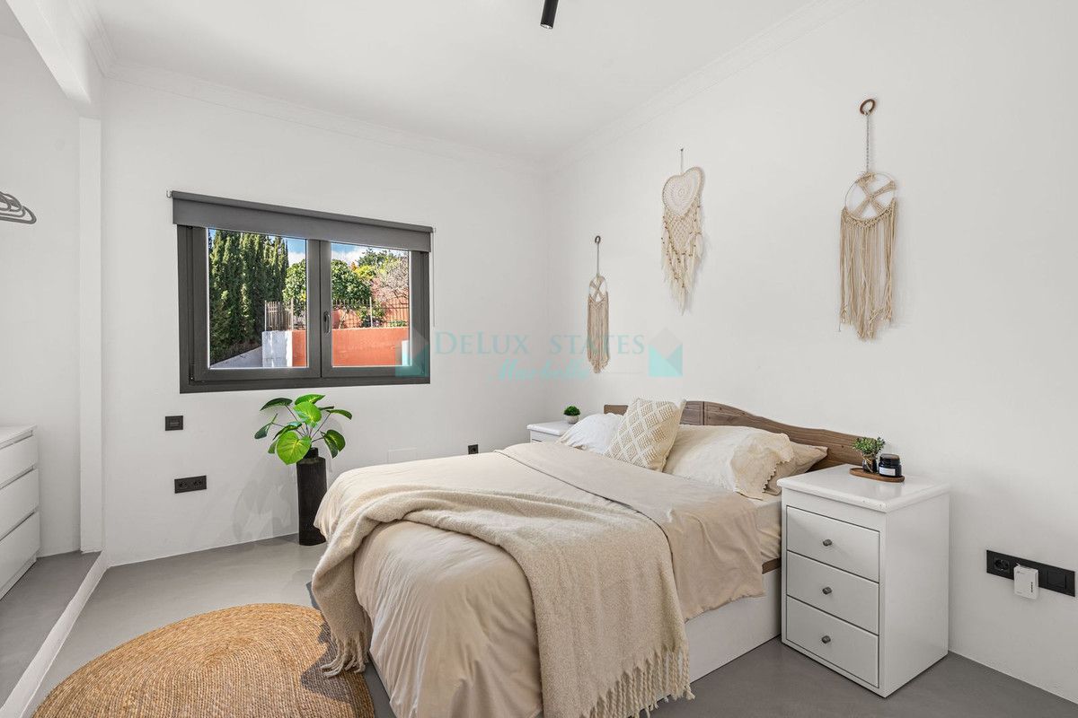 Villa for sale in Estepona