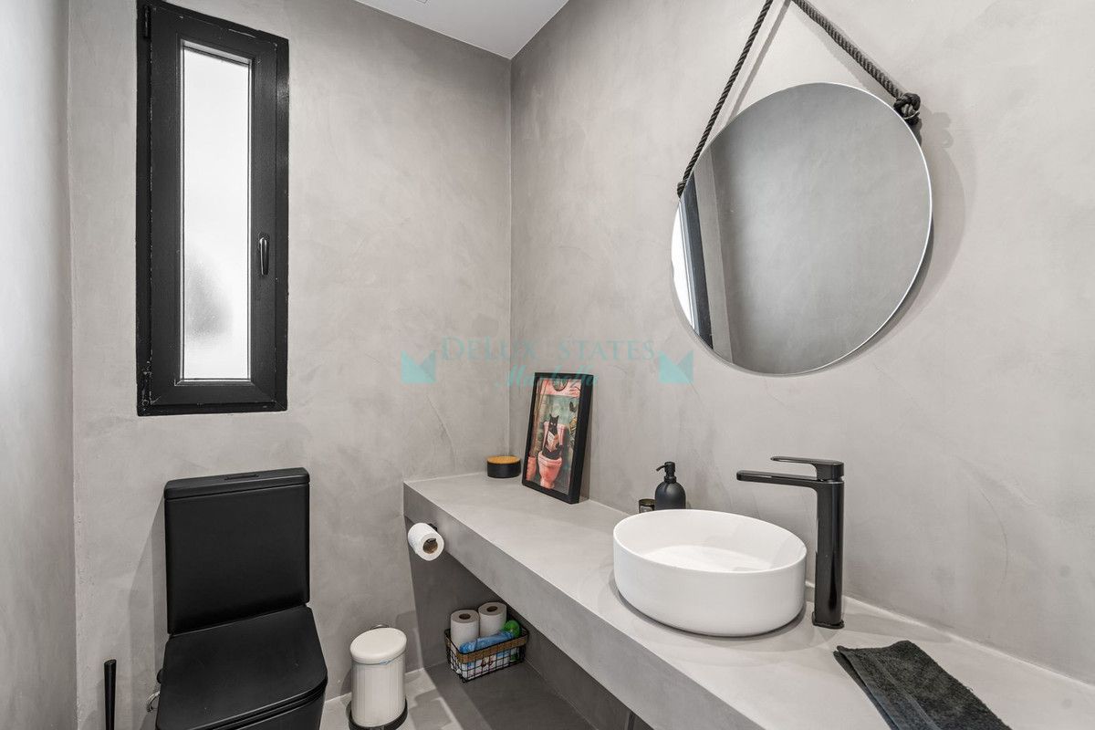 Villa for sale in Estepona