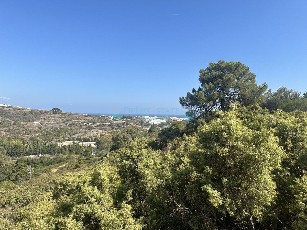 Plot for sale in Benahavis