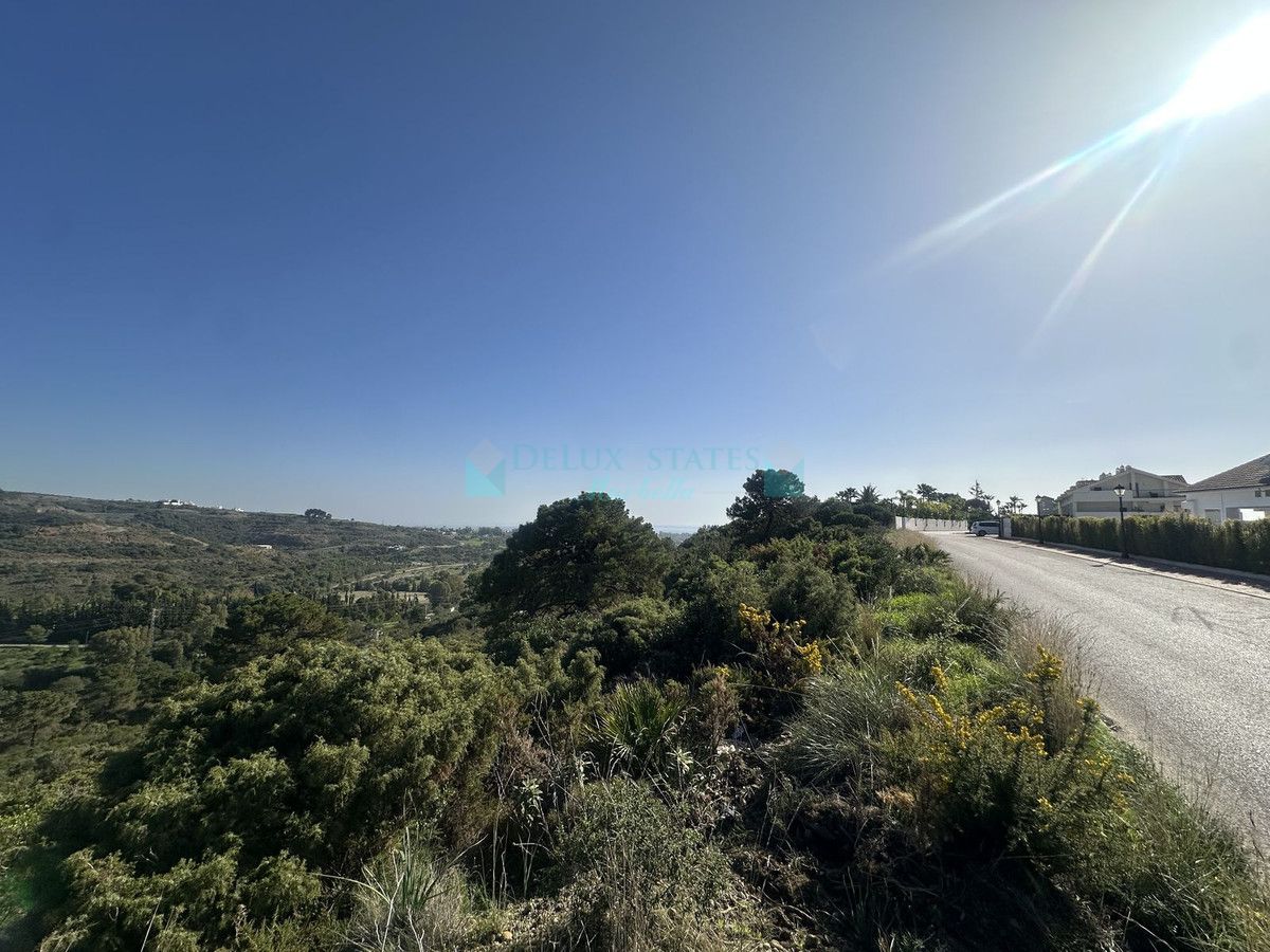 Plot for sale in Benahavis