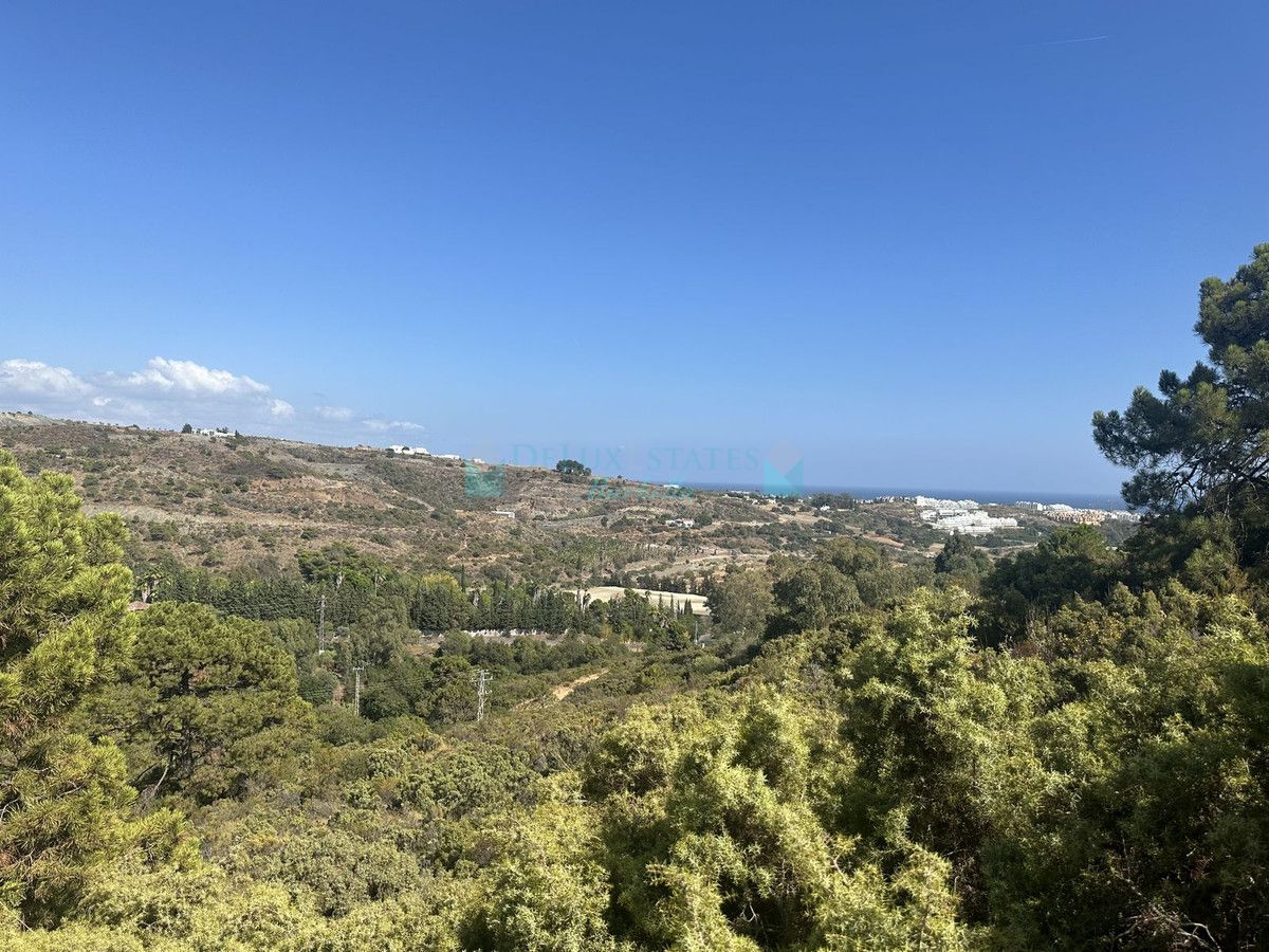 Plot for sale in Benahavis