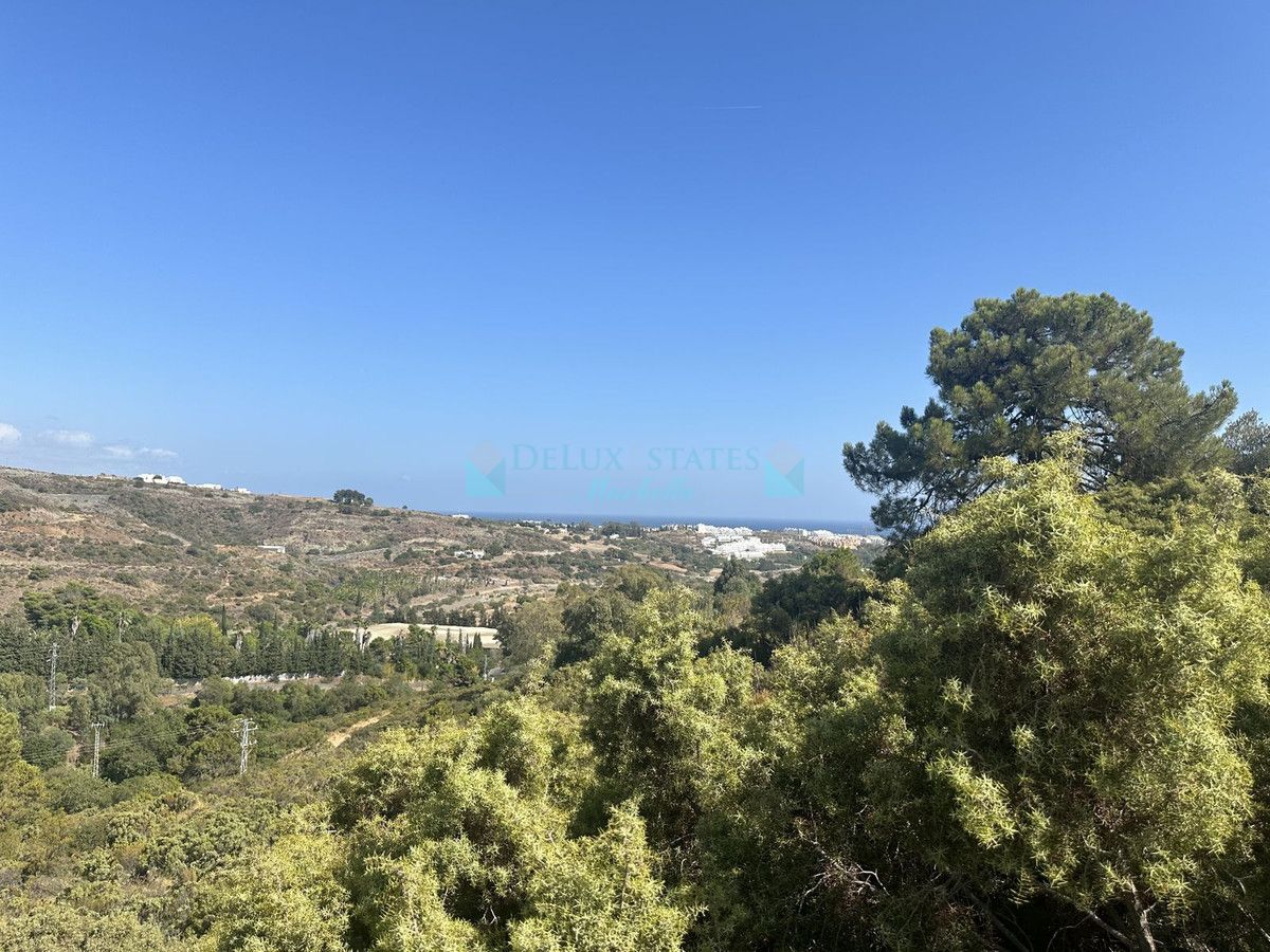 Plot for sale in Benahavis