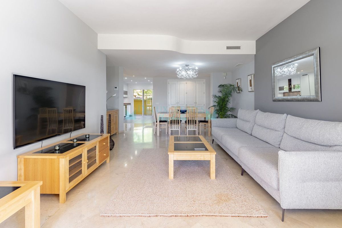 Apartamento Planta Baja en venta en Elviria, Marbella Este