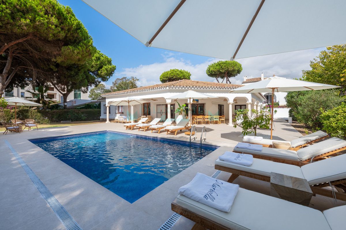 Villa en alquiler en Benamara, Estepona