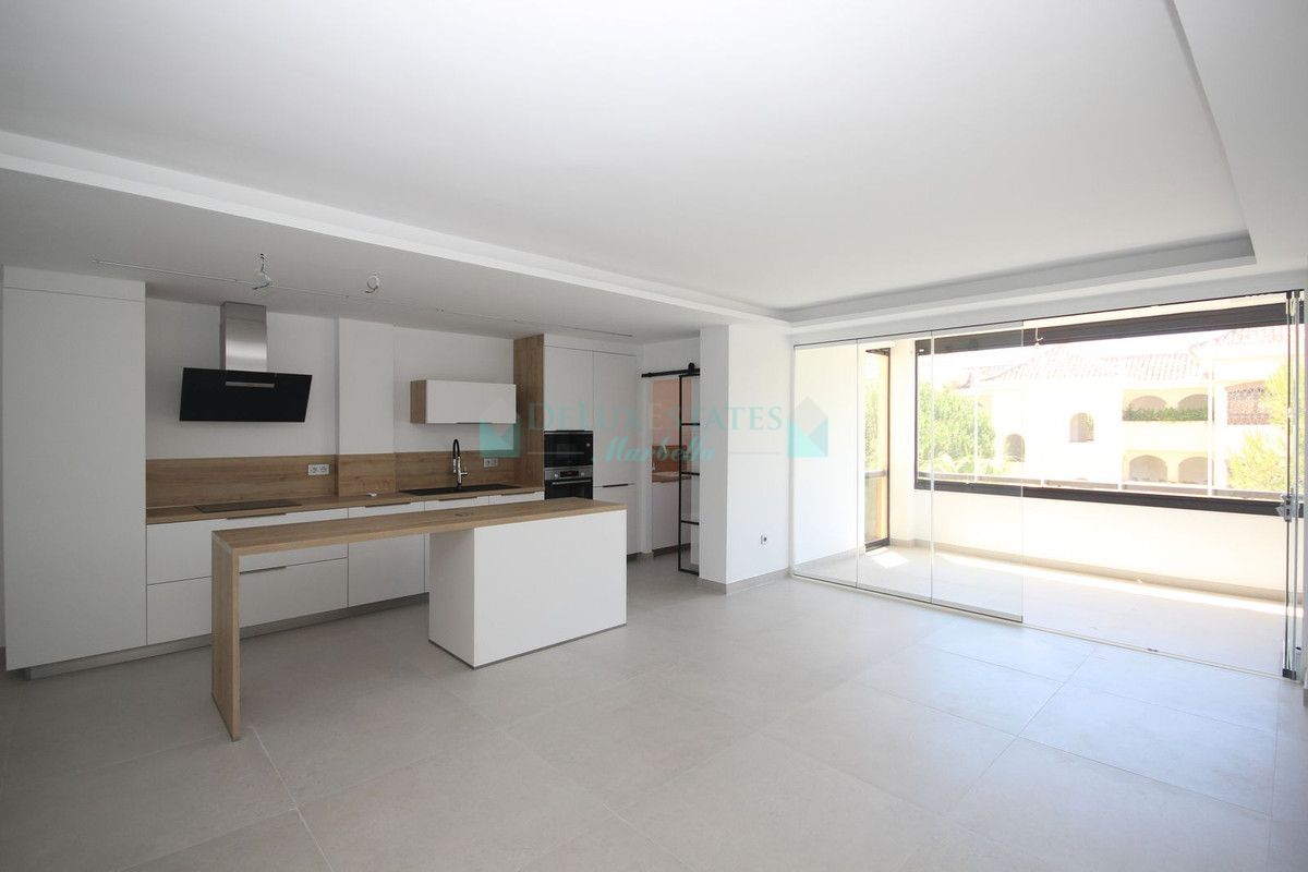 Apartamento en venta en Elviria, Marbella Este