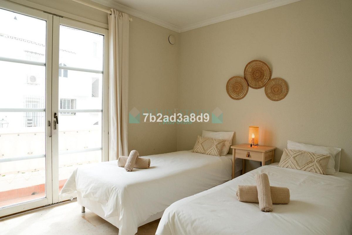 Apartment for rent in El Paraiso, Estepona