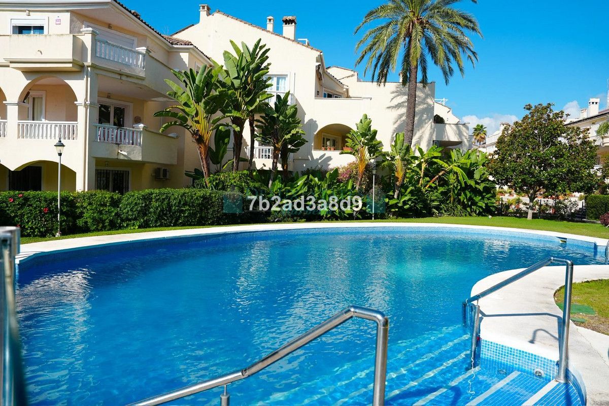 Apartment for rent in El Paraiso, Estepona