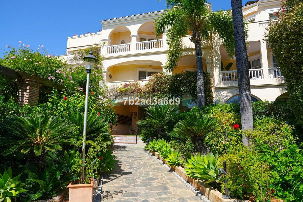 Apartment for rent in El Paraiso, Estepona
