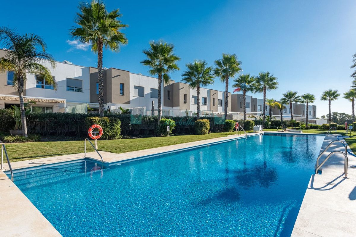 Town House for sale in Estepona