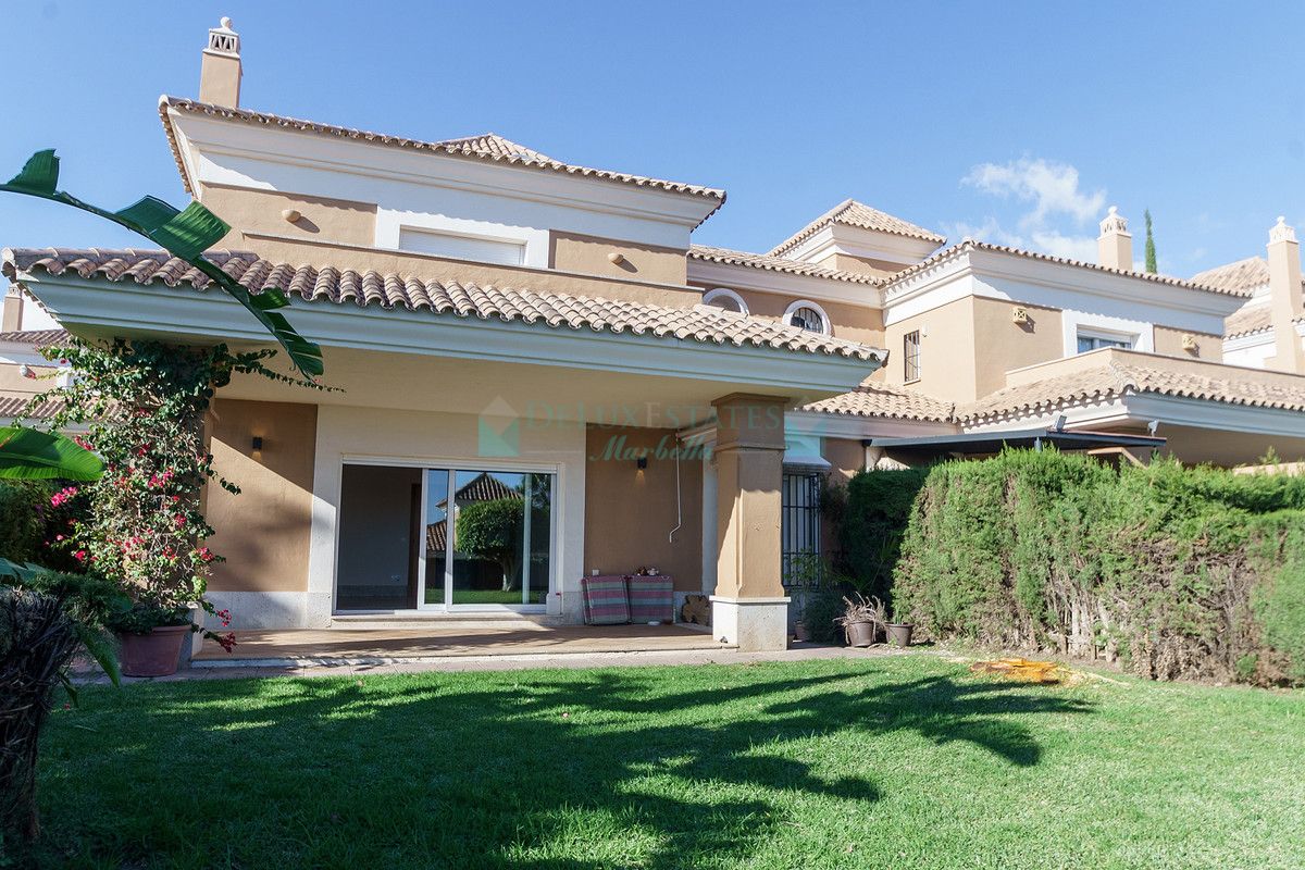 Villa Pareada en alquiler en Santa Clara, Marbella Este