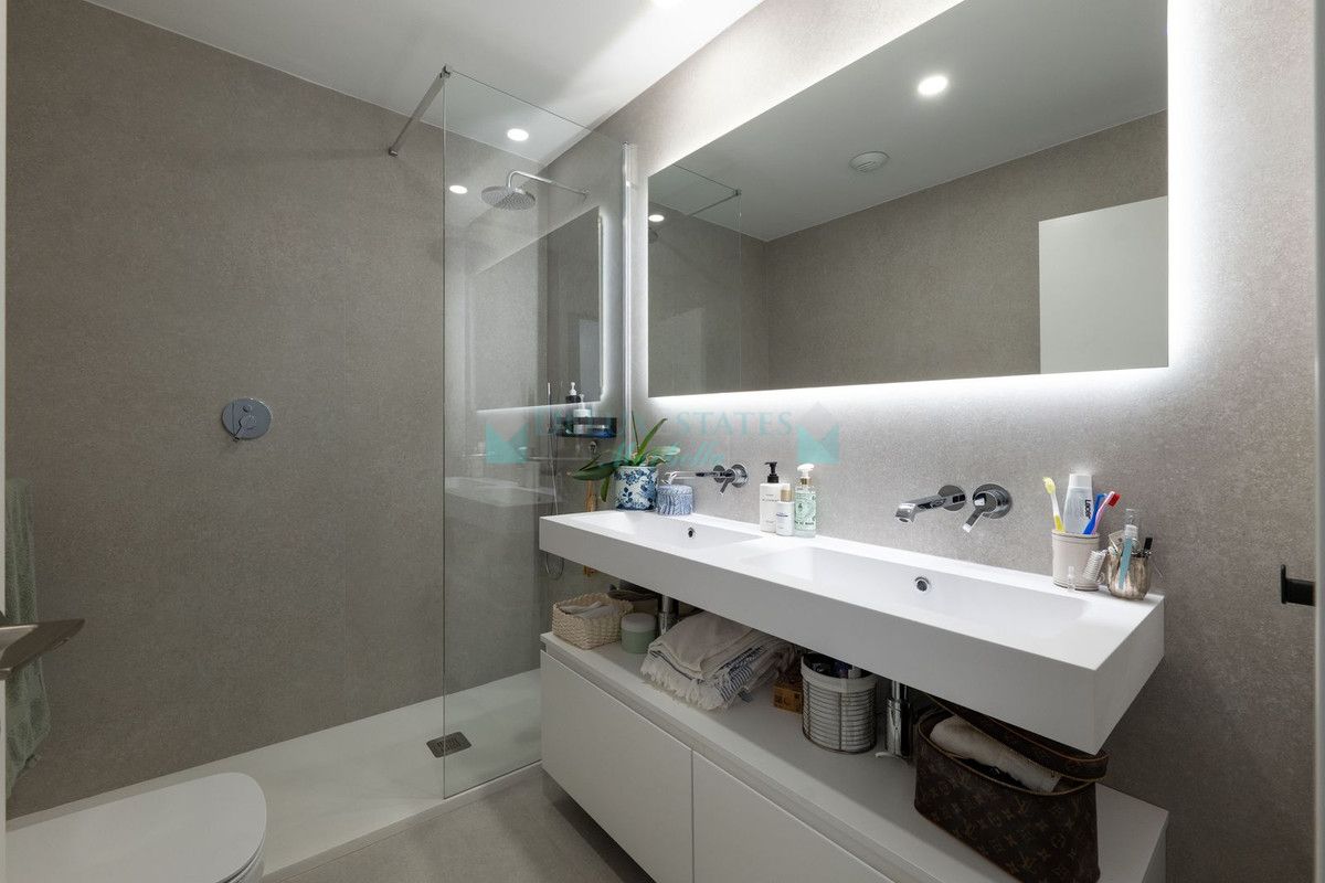 Ground Floor Apartment for sale in Los Altos de los Monteros, Marbella East