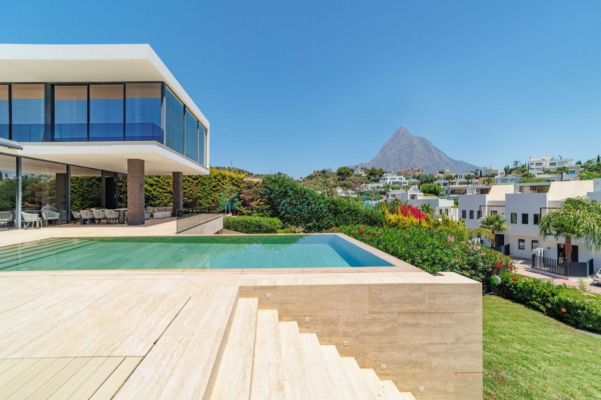 Villa for rent in Nueva Andalucia