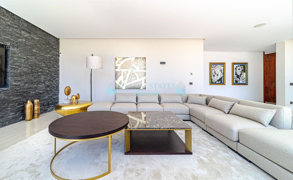 Villa for rent in Nueva Andalucia