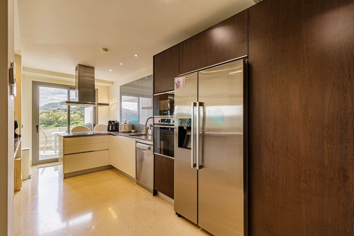 Apartamento en venta en Los Arqueros, Benahavis