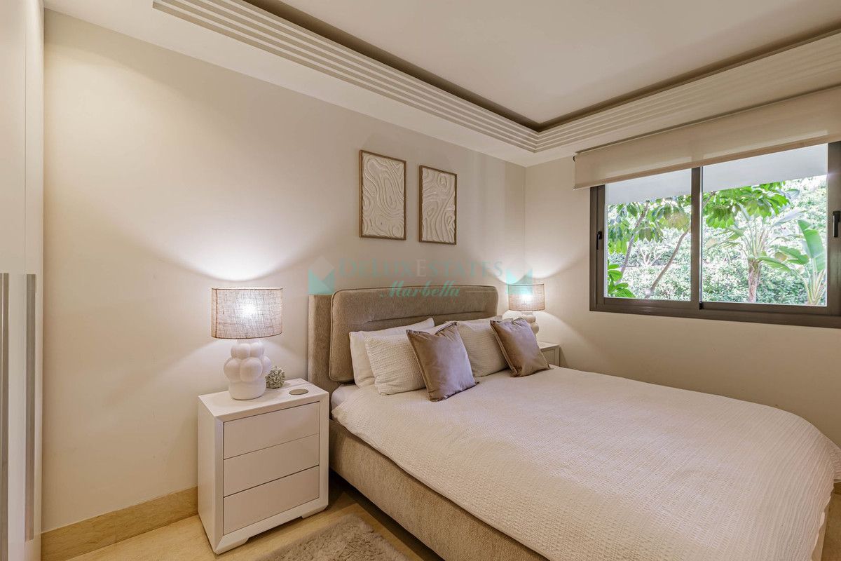 Apartamento en venta en Los Arqueros, Benahavis