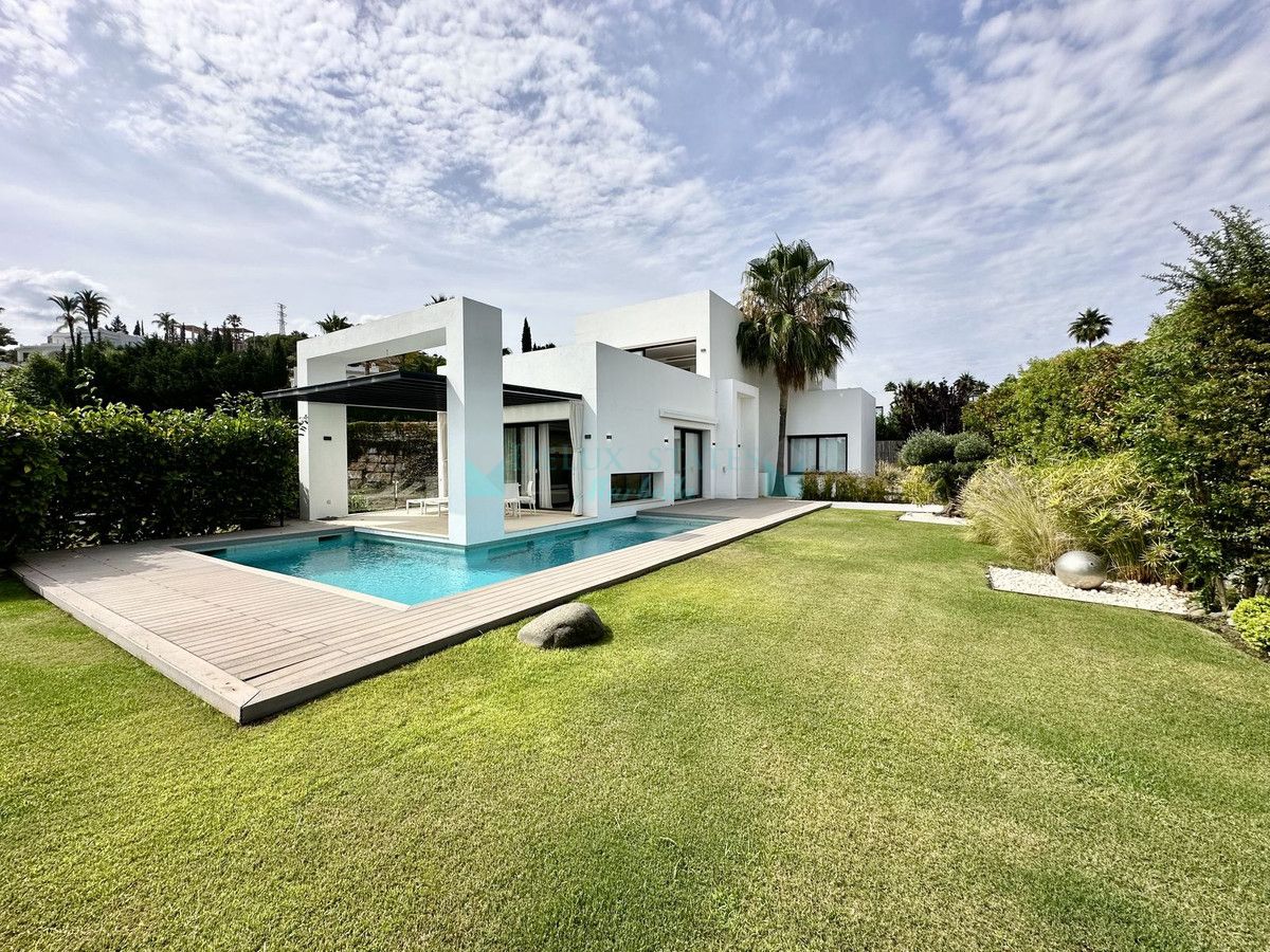 Villa for sale in New Golden Mile, Estepona