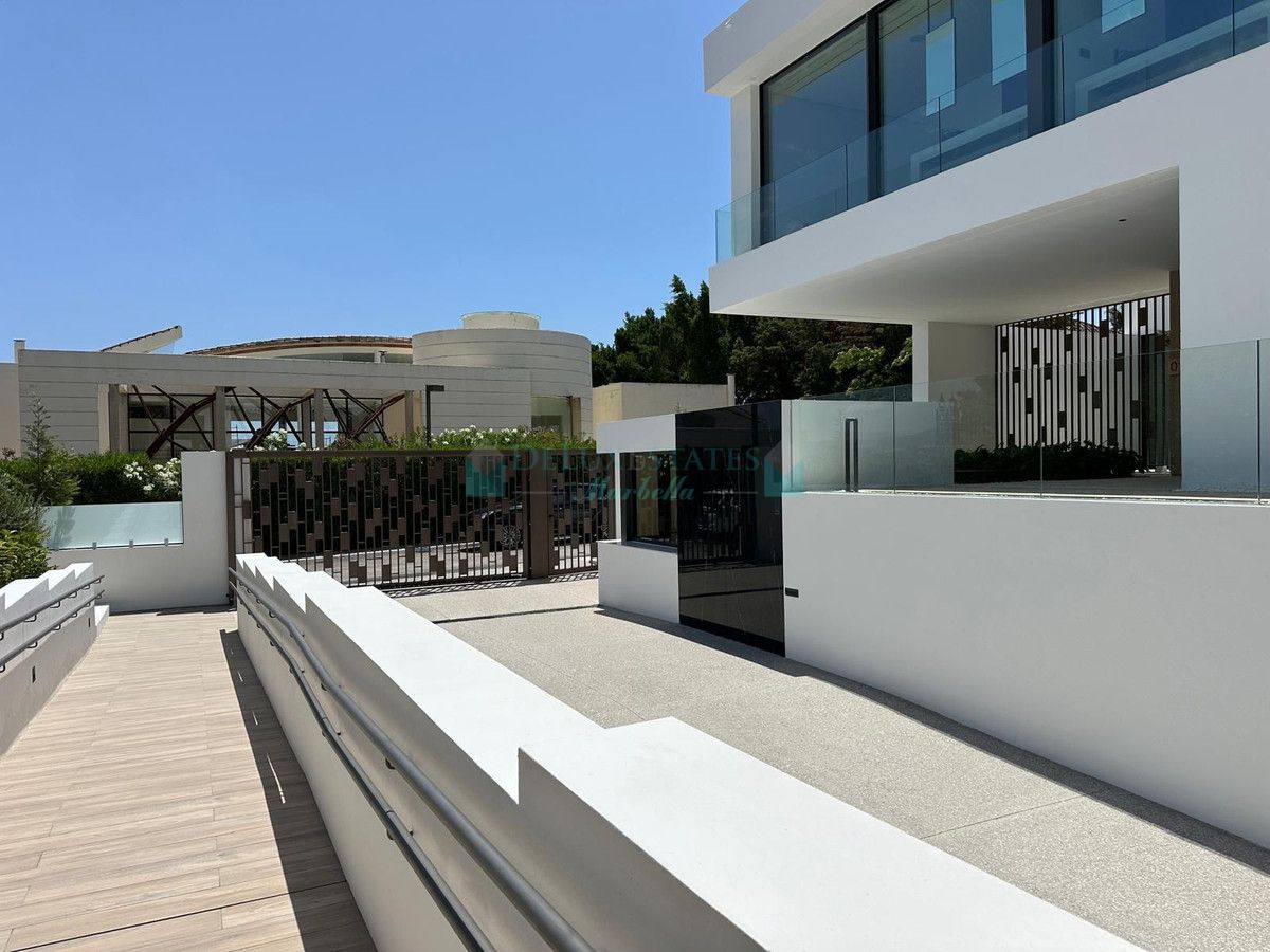 Semi Detached Villa for sale in Nueva Andalucia