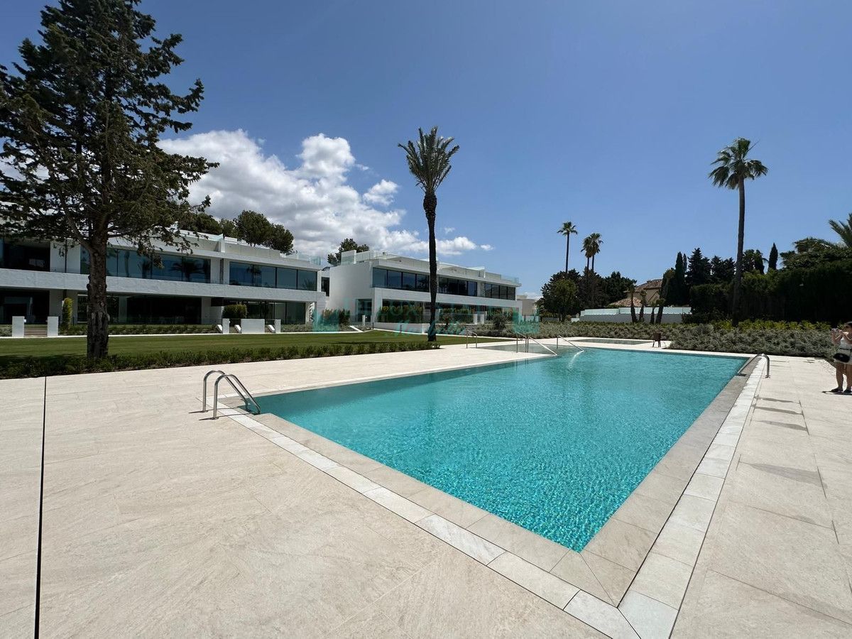 Villa Pareada en venta en Nueva Andalucia