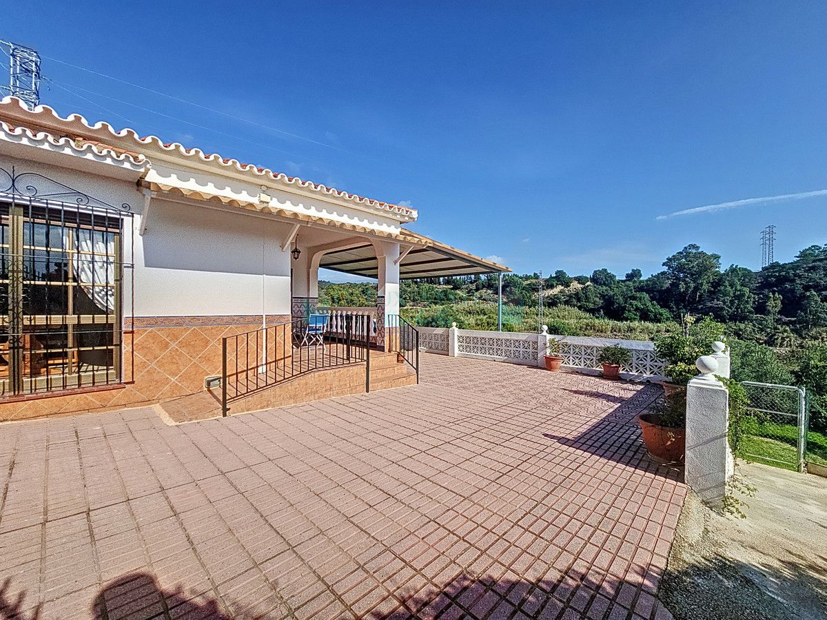 Finca for sale in El Padron, Estepona