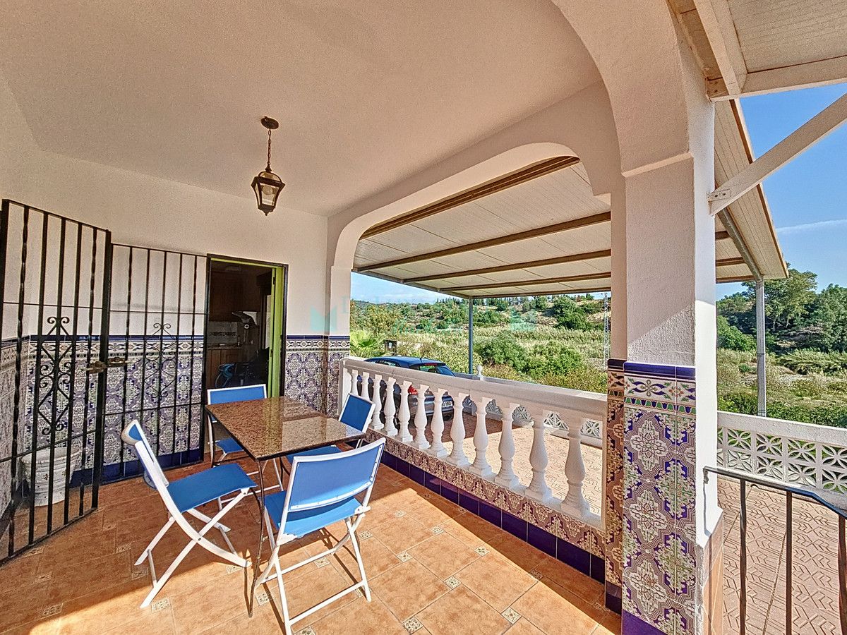 Finca for sale in El Padron, Estepona