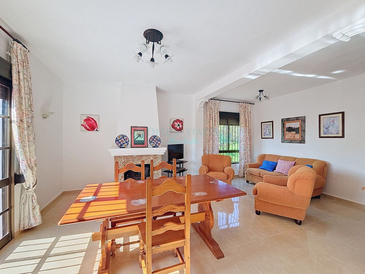 Finca for sale in El Padron, Estepona