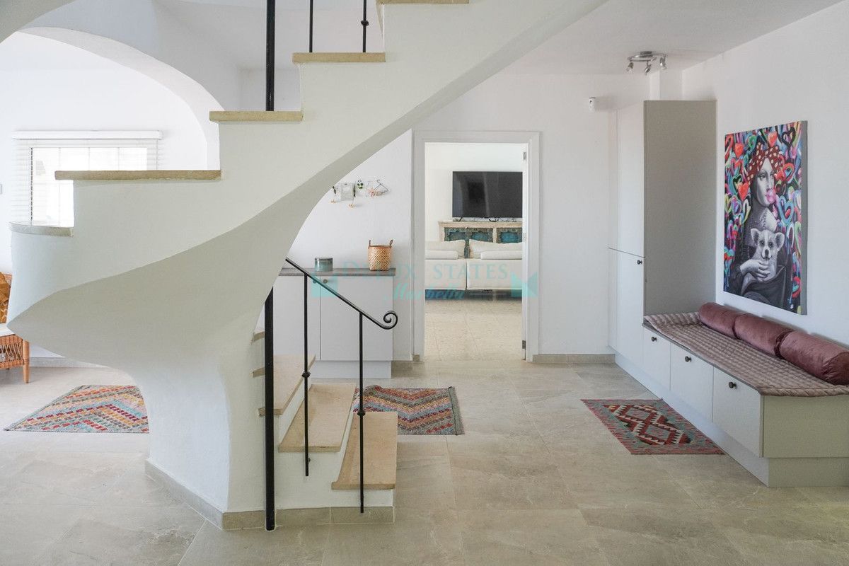 Villa for sale in Estepona