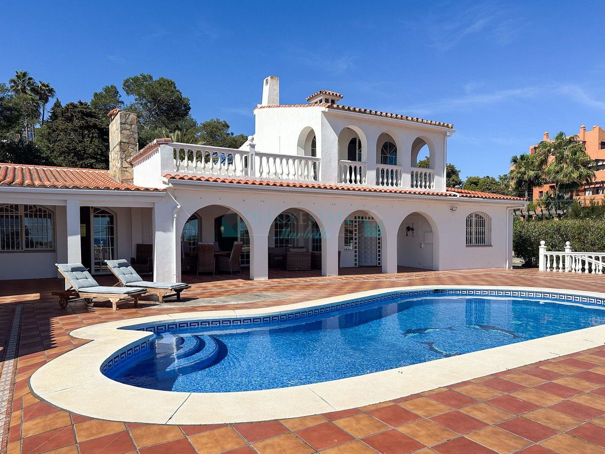 Villa for sale in Estepona