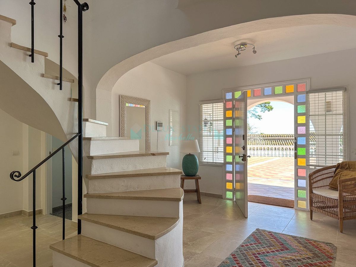 Villa for sale in Estepona
