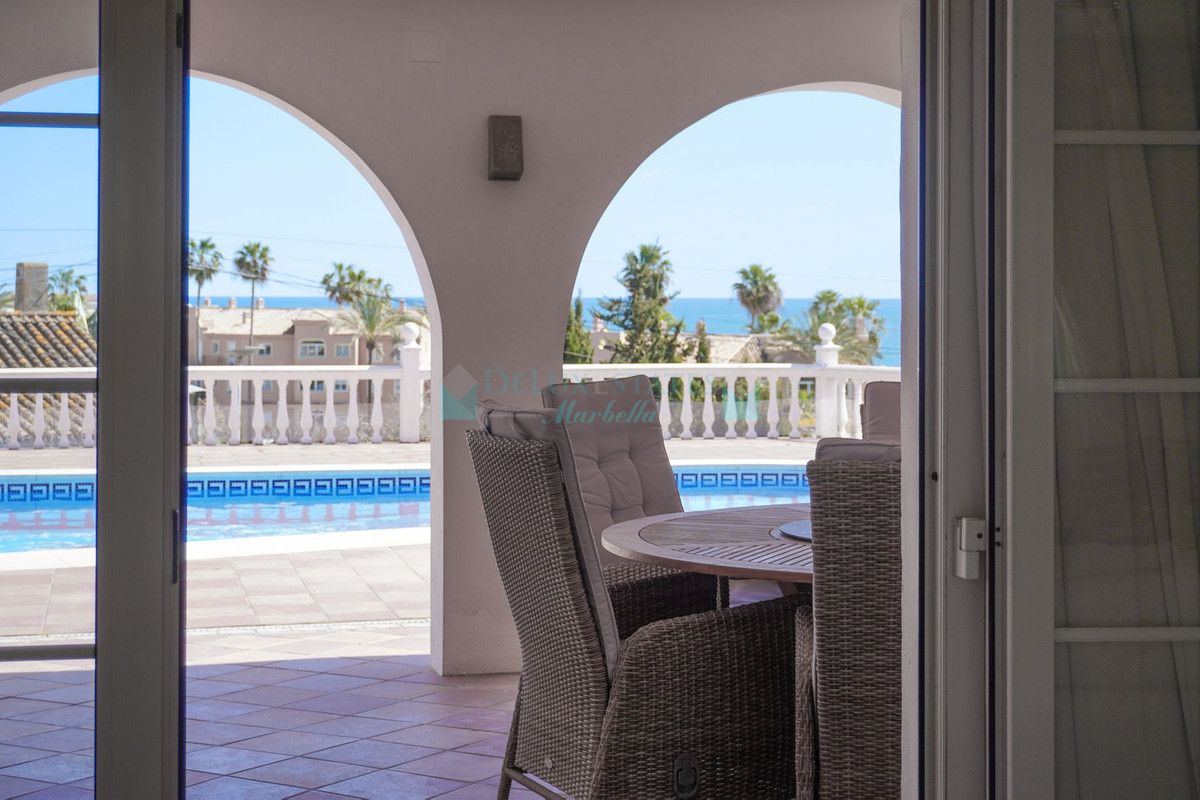 Villa for sale in Estepona