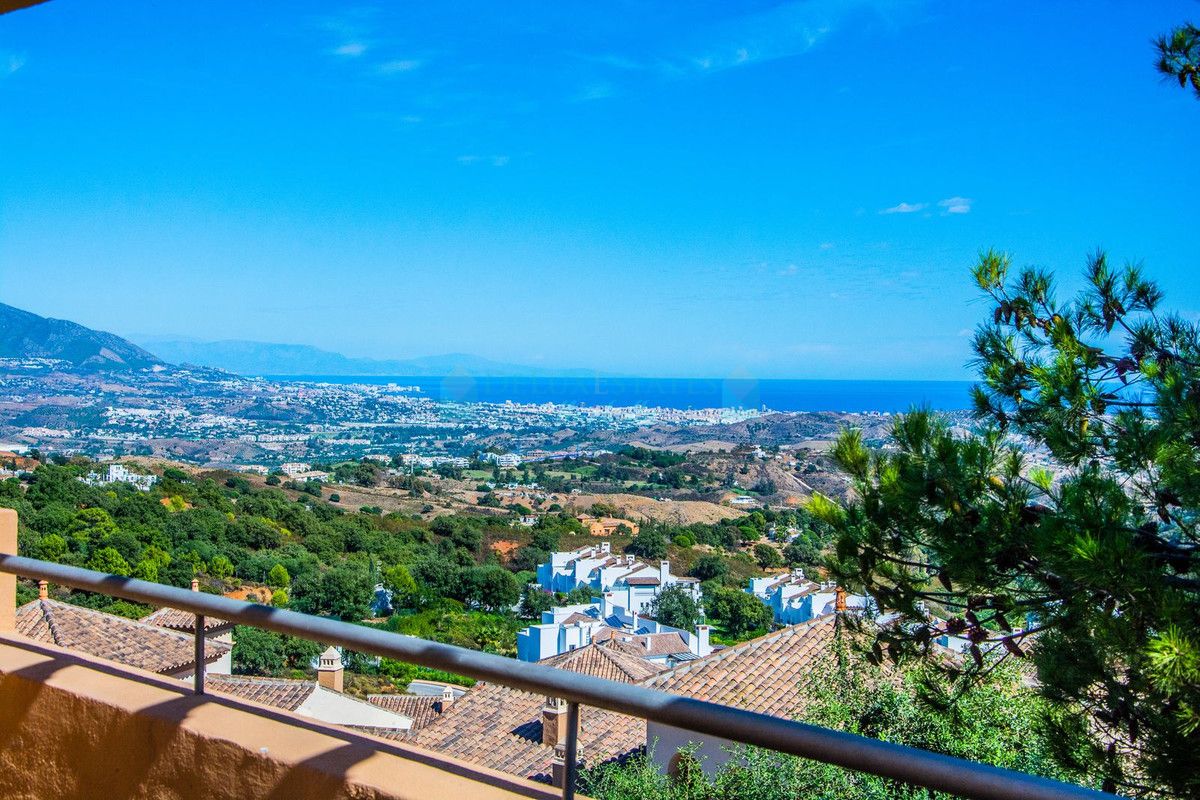 Ático en venta en La Mairena, Marbella Este