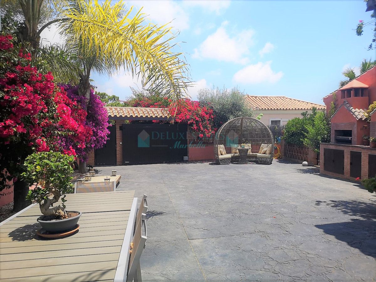 Villa en venta en New Golden Mile, Estepona