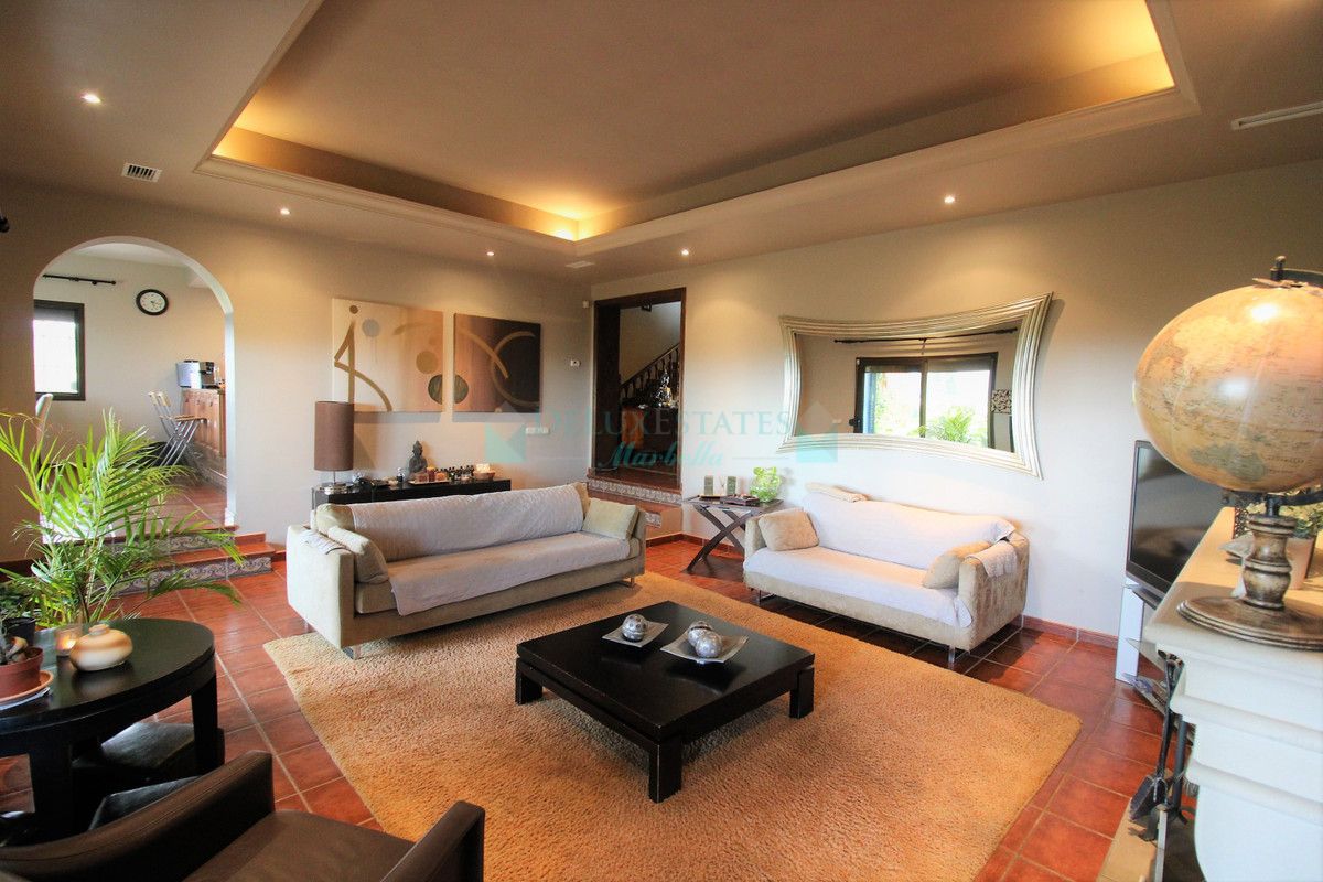 Villa en venta en New Golden Mile, Estepona