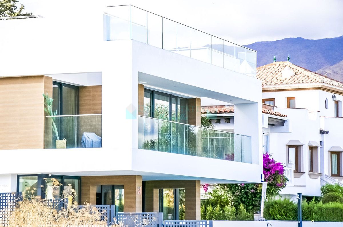 Villa en venta en Estepona